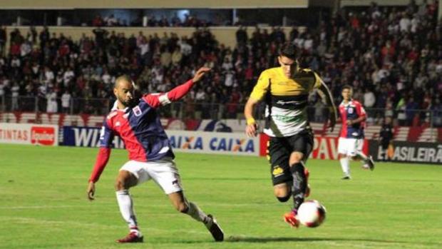 Impreciso nas finalizações, o Paraná ficou no 0 a 0 com o Criciúma em casa na noite desta sexta
