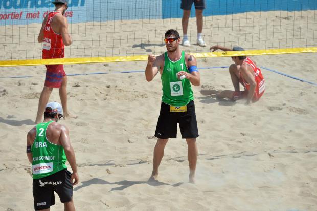 Alison e Bruno Schmidt fizeram semifinal sólida contra parceria norte-americana no Mundial