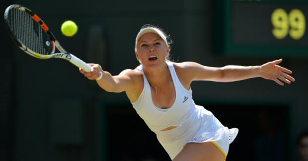 Caroline Wozniacki passou por Camila Giorgi em sets diretos e alcançou as oitavas em Wimbledon