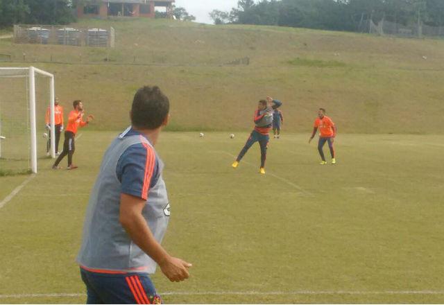 Sob forte neblina em SC, Sport fez trabalho leve e jogadores pouparam esforços antes de encarar Avaí
