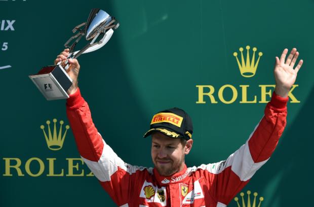 Sebastian Vettel aproveitou queda de rendimento e erro de estratégia da Williams para subir ao pódio
