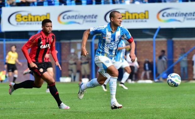 Nino Paraíba criticou a marcação do pênalti e rasgou críticas à arbitragem: