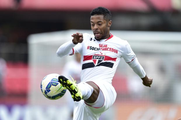 Michel Bastos ficou em campo apenas até os 22 minutos do segundo tempo neste domingo