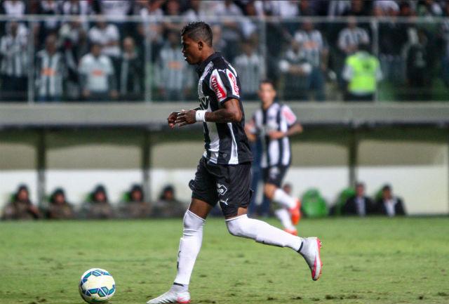 Destaque do Galo no jogo, com dois gols, Maicosuel valoriza entrega do time para conquistar três pontos
