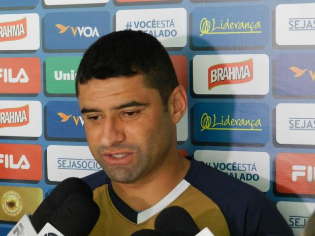 William desperdiçou a chance de marcar mandando a bola na trave (Foto: André Palma Ribeiro)