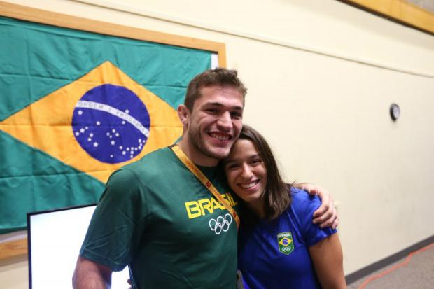 Os irmãos Victor e Giullia disputarão judô e luta olímpica em Toronto 2015