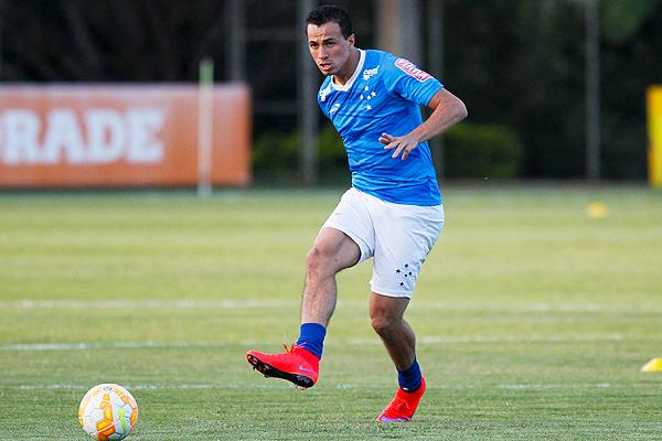 Os atacantes Leandro Damião (foto) e Willian treinaram entre os reservas do Cruzeiro nesta terça-feira