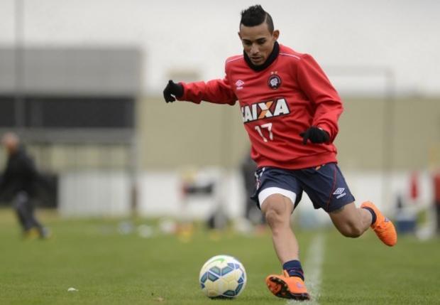 Para o lateral Natanael, foco e disciplina tática podem levar o Furacão à vitória no confronto direto com o Corinthians