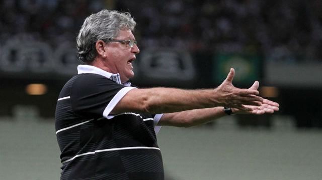 Geninho gostou do desempenho da equipe contra o Botafogo, mas quer mais (Foto: cearasc.com)