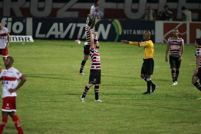 Santa Cruz quer continuar embalado para chegar no G4 da Série B (Foto: Site Oficial do Santa Cruz)