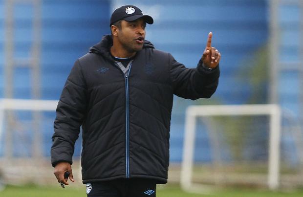 Roger Machado aponta deslizes do Grêmio contra a Chapecoense