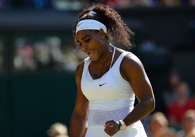 Serena Williams não deu chances para Maria Sharapova, e venceu na semifinal de Wimbledon