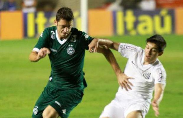 O meia Felipe Menezes saiu para o intervalo contra o Santos xingado, mas depois marcou dois gols