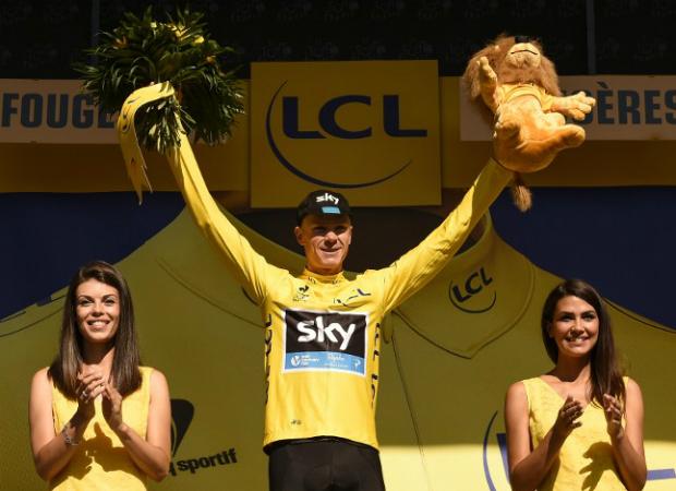 Ciclista britânico Chris Froome celebra primeiro lugar da Volta da França após a sétima etapa. Foto: Jeff Pachoud