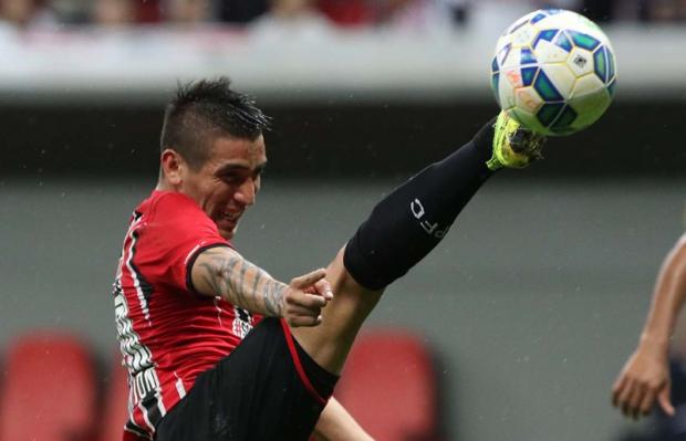 Centurión tem feito boas partidas com a camisa do São Paulo, e parece ter conquistado Osorio (Foto: Rubens Chiri)