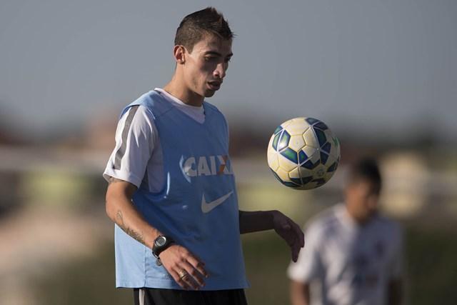 Com bolhas nos pés, Rildo deixou o treinamento mais cedo, mas viaja com o elenco ao Rio (Foto: Daniel Augusto Jr)