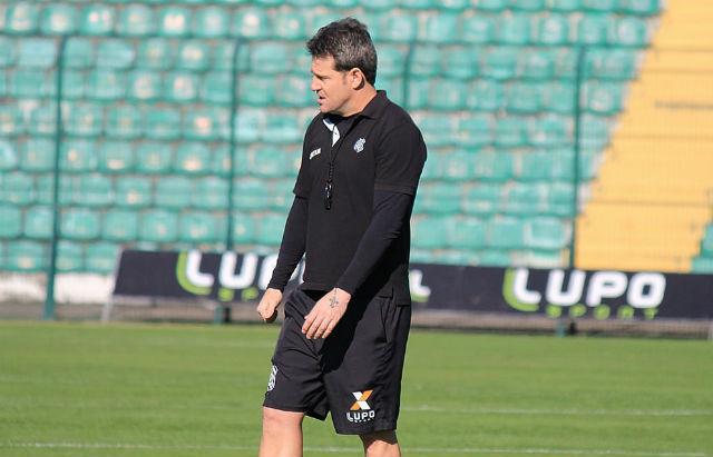 Treinador Argel Fucks reclamou do pouco tempo que a equipe está tendo para se recuperar fisicamente