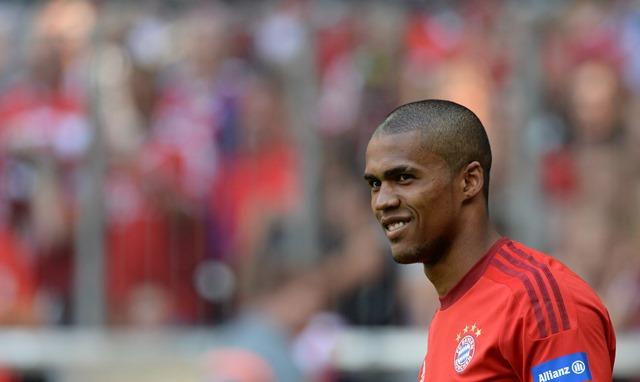 Douglas Costa foi apresentado à torcida do Bayern de Munique em evento que abre a temporada para o clube