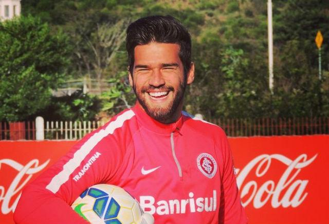 Goleiro Alisson fica em Porto Alegre junto com os titulares que irão encarar o Tigres (Foto: Internacional)