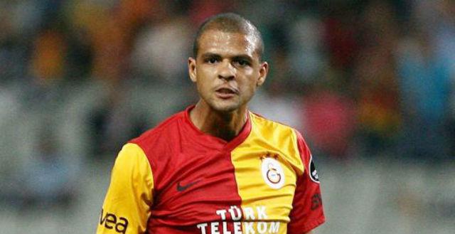 Felipe Melo teria que abrir mão de parte dos vencimentos mensais para se enquadrar nos planos do Cruzeiro