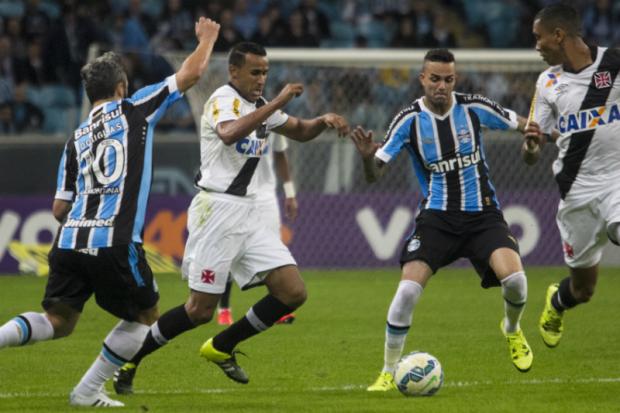 Derrota para o Grêmio, no sábado, deixa Vasco estacionado na vice-lanterna (Foto: Paulo Fernandes)