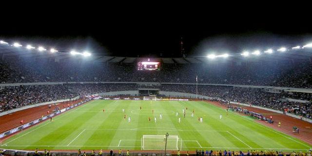Bilheterias do estádio em Tbilisi são cercadas por filas de torcedores; 22 mil entradas foram postas à venda