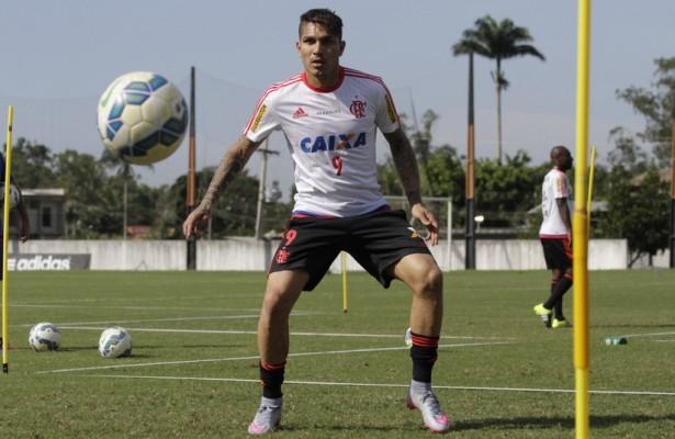 Paolo Guerrero deve retornar para confronto contra o Náutico pela Copa do Brasil (Foto: Gilvan de Souza)