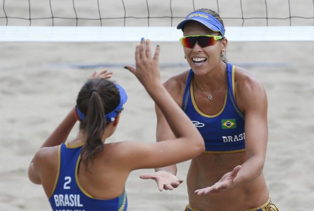 Lili e Carolina Horta não tiveram dificuldades para vencer as chilenas Mardones e Rivas, pelo Grupo B (Foto: Washington Alves/Exemplus/COB)