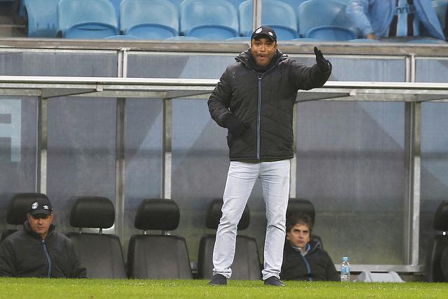 Time do técnico Roger Machado precisa buscar a recuperação no segundo jogo contra o Criciúma