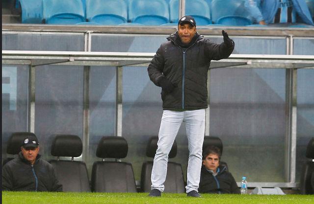 Treinador gremista lamenta chances perdidas em casa, mas crê em reversão do placar adverso em SC