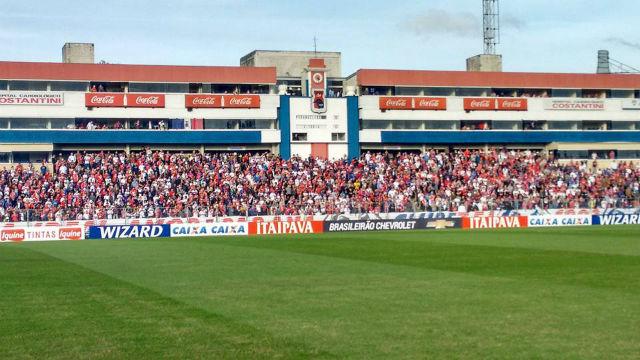 O técnico Fernando Diniz garantiu a torcida paranista que ela ainda terá mais alegrias (Foto: Paraná Clube)