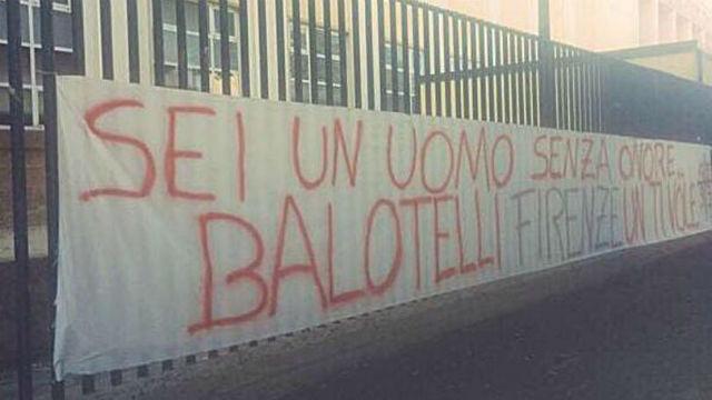 Diante dos rumores, torcida da Fiorentina manda recado à diretoria e desaprova troca por Balotelli