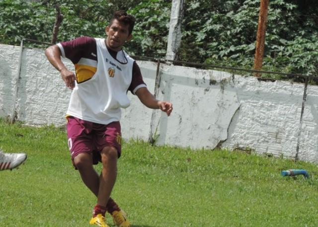 Lateral esquerdo Raí deverá ser titular contra Paysandu no próximo sábado (Foto: Sampaio Corrêa)