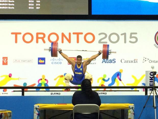 Mateus Gregório levantou 195kg durante prova