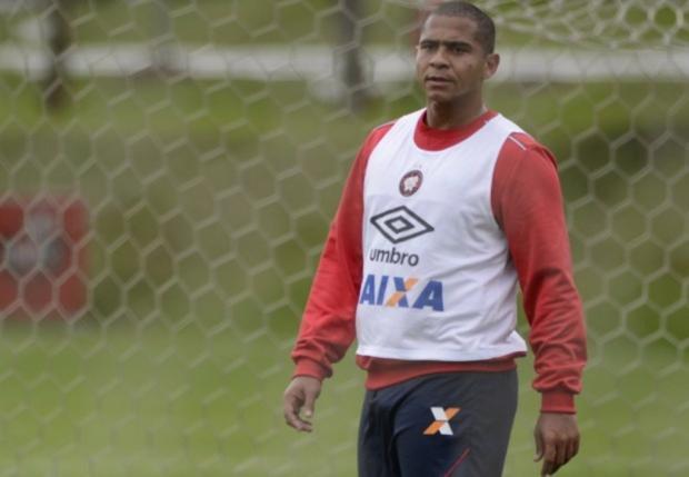 Com lesão de grau 1 na parte posterior da coxa, Walter fica de fora do duelo contra a Chape, mas pode voltar diante do Avaí