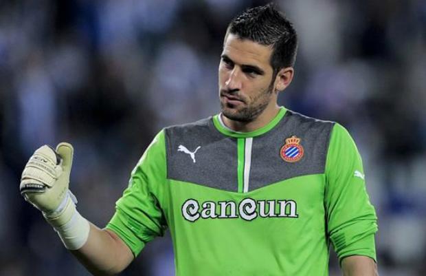 Enquanto não entra em um acordo com o Real, Casilla tem contrato com o Espanyol até junho de 2018