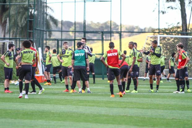 A entrada de Luan no lugar de Maicosuel foi opção técnica de Levir Culpi