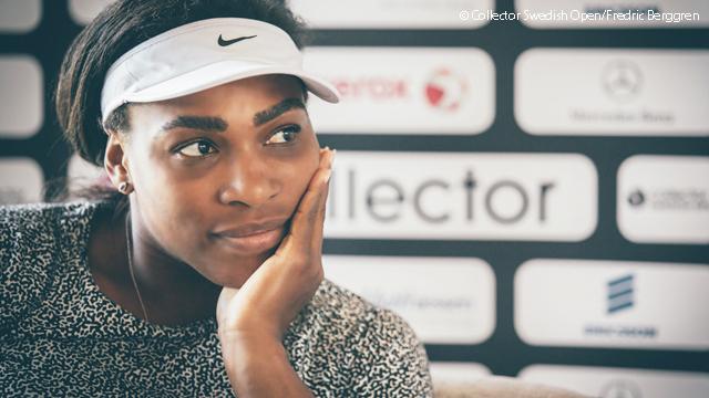 Campeã de Wimbledon alegou dores no cotovelo: