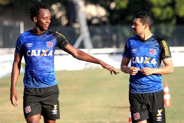 Andrezinho participou dos treinamentos e está à disposição para estrear