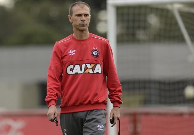 Milton Mendes coloca seu time em campo contra a Chapecoense neste domingo (Foto: Gustavo Oliveira/Site Oficial)