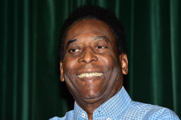 Pelé foi operado para sanar problema na coluna e enfrenta pós-operatório sem intercorrências