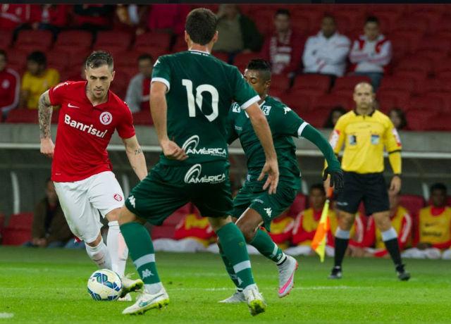 Camisa 10 do Goiás, Felipe Menezes defende evolução no trabalho de Julinho Camargo no Goiás