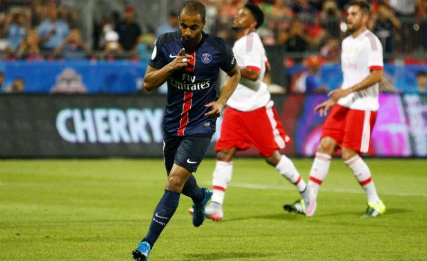 Lucas converteu pênalti para empatar o amistoso antes da virada do PSG sobre o Benfica no Canadá