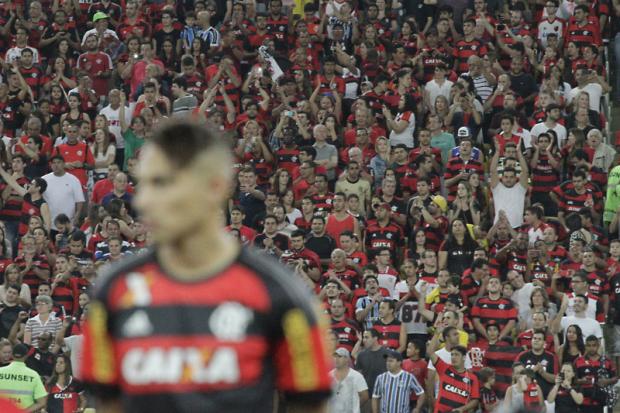 Carinho exclusivo a Guerrero não é visto com bons olhos por todo o elenco rubro-negro (Foto: Gilvan de Souza)