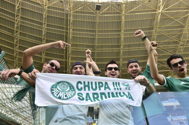 Estádio teve 38.220 pagantes e a maioria deles brincou com a presença do Santos na zona de rebaixamento