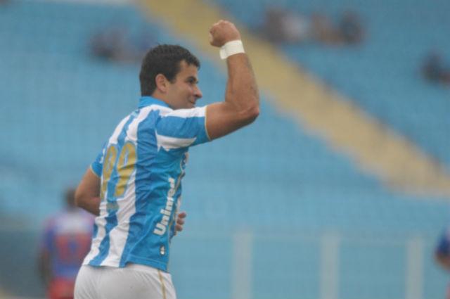 André Lima marca mais uma vez fora de casa e garante empate para o Avaí