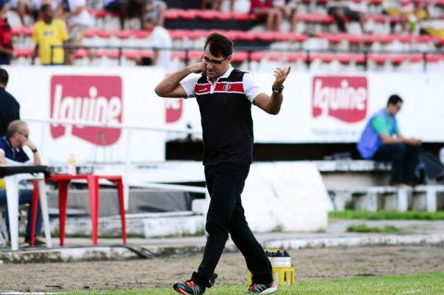 Treinador ficou satisfeito com o resultado mesmo jogando com alguns desfalques (Foto: Santa Cruz)