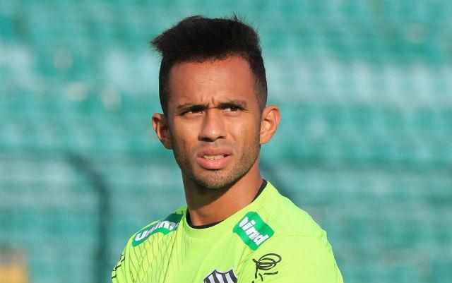 Apesar de já ter ido para o banco de reservas contra o Coritiba, Sueliton será apresentado só nesta terça-feira