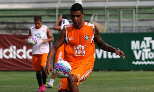 O lateral esquerdo Giovanni deve ser desfalque do Fluminense contra a Chapecoense