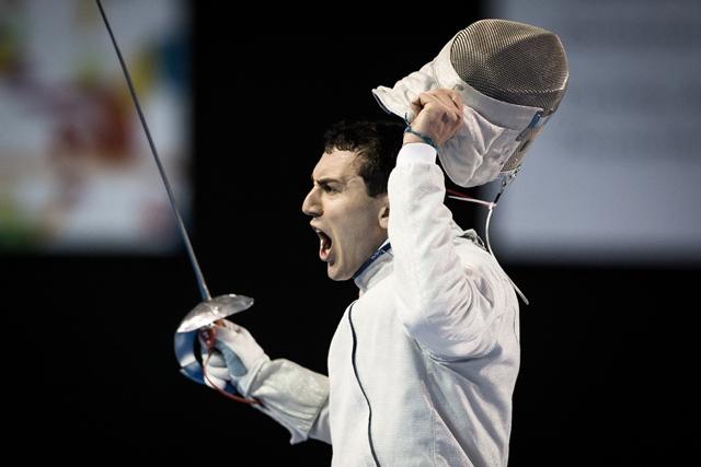 Renzo Agresta fez boa campanha no sabre, mas caiu na semi e levou o bronze (Foto:Jonne Roriz/exemplos)